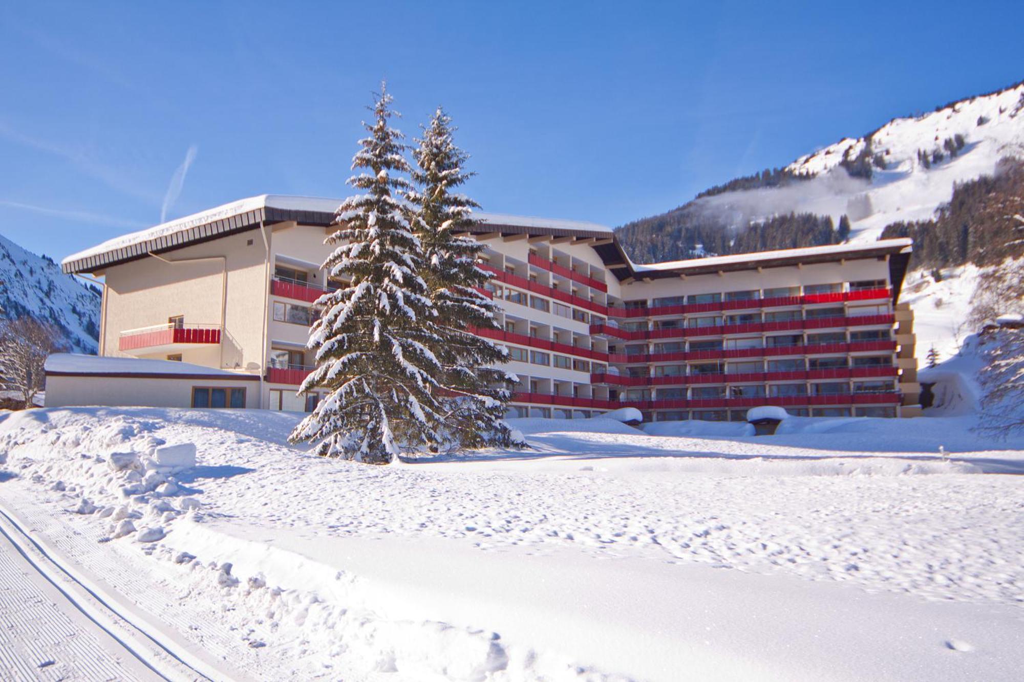 Aparthotel Kleinwalsertal Миттелберг Экстерьер фото