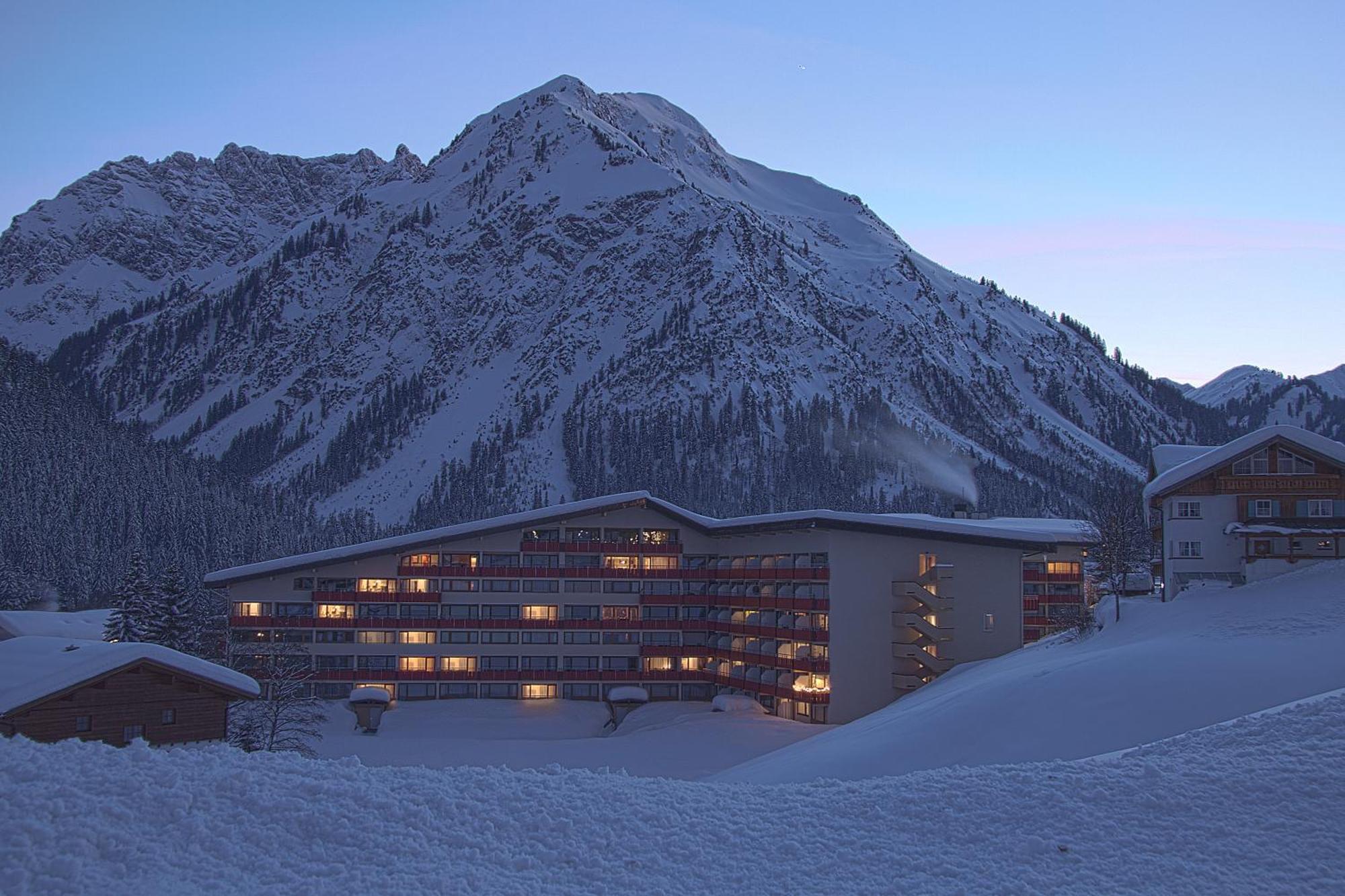 Aparthotel Kleinwalsertal Миттелберг Экстерьер фото