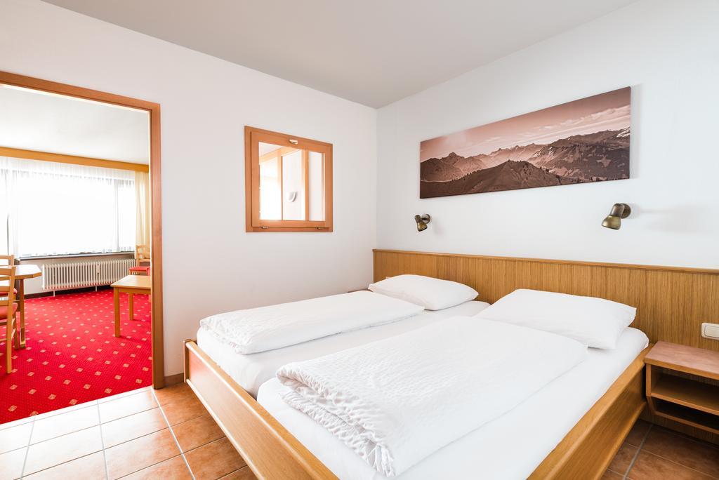 Aparthotel Kleinwalsertal Миттелберг Экстерьер фото