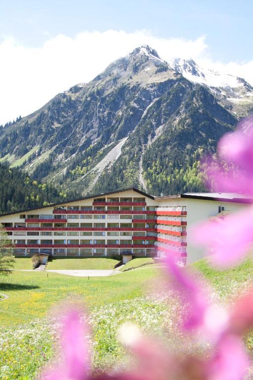 Aparthotel Kleinwalsertal Миттелберг Экстерьер фото