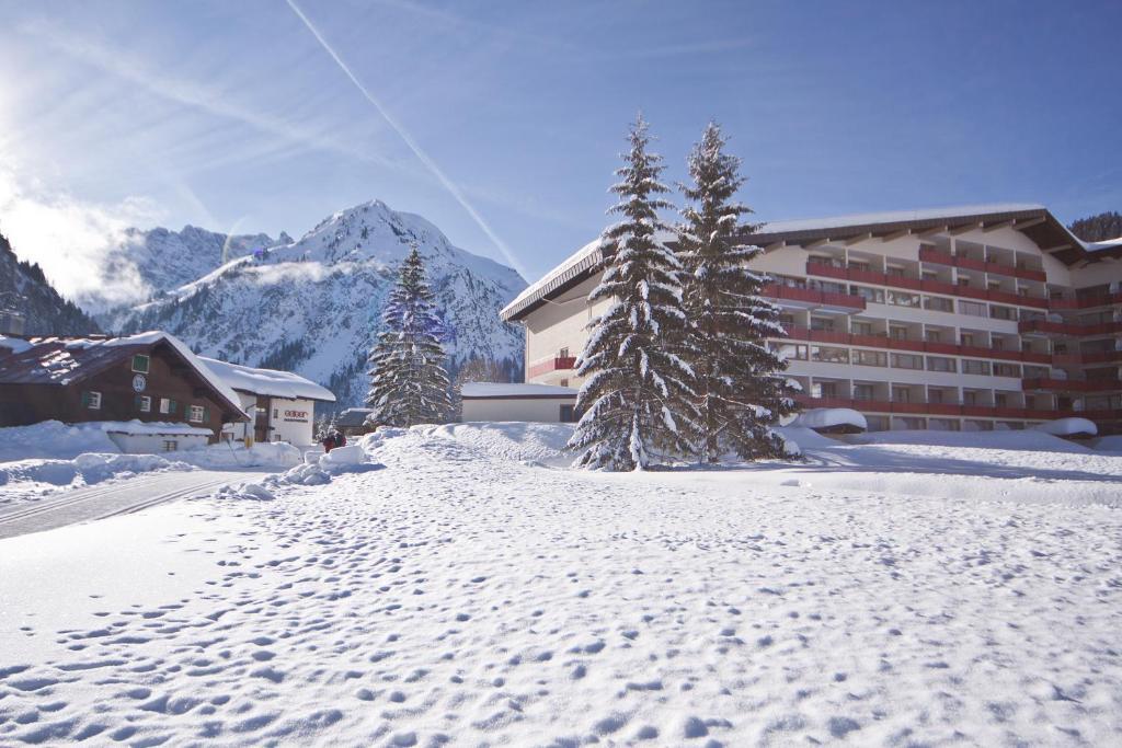 Aparthotel Kleinwalsertal Миттелберг Экстерьер фото
